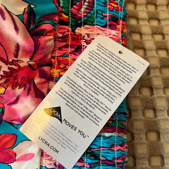 Lands' End Lycra Life 1X Swimsuit NWT - Picture 4 of 7